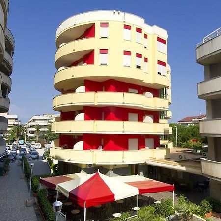 Hotel Esperia Alba Adriatica Exterior photo