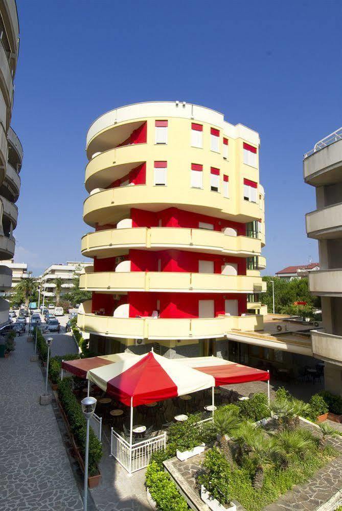Hotel Esperia Alba Adriatica Exterior photo